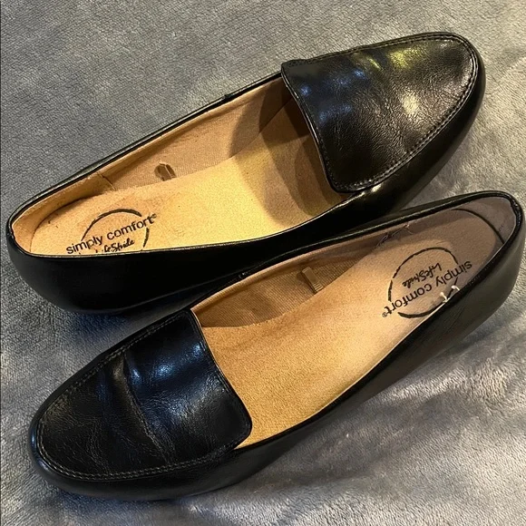 Naturalizer Black Leather Loafers - Picture 6 of 7